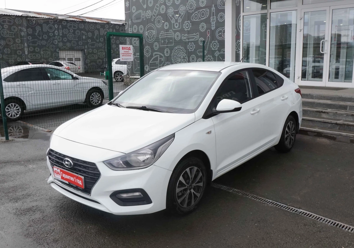 Купить Hyundai Solaris 2019 г.в. 114000 Автоматическая Бензин/1400 см3 за  1342500 руб. скидка 0 руб. в Кредит от 8.9% годовых.